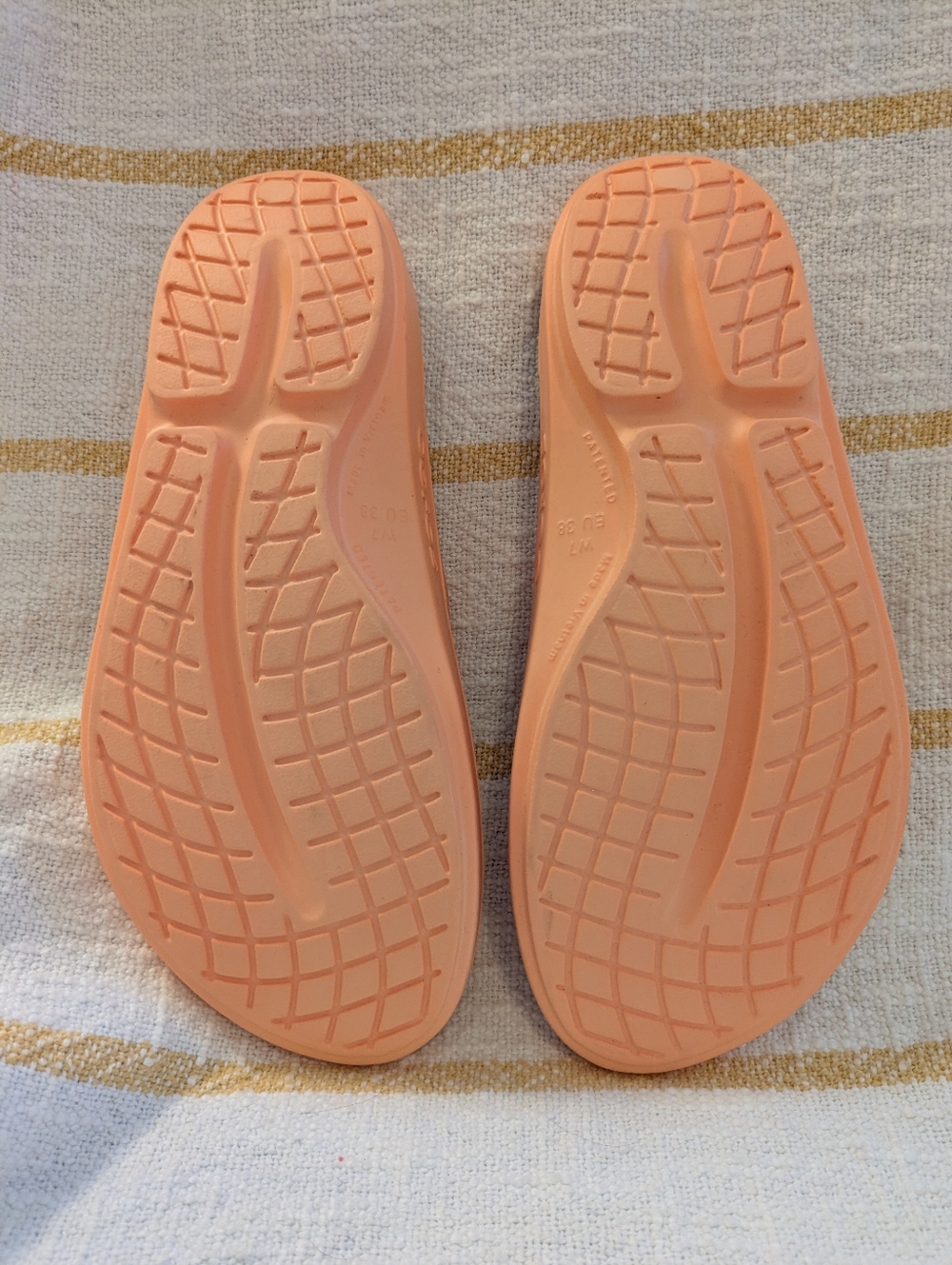 NWOT OOFOS OOlala Sandals Flip Flops Peach 7 - Picture 5 of 7